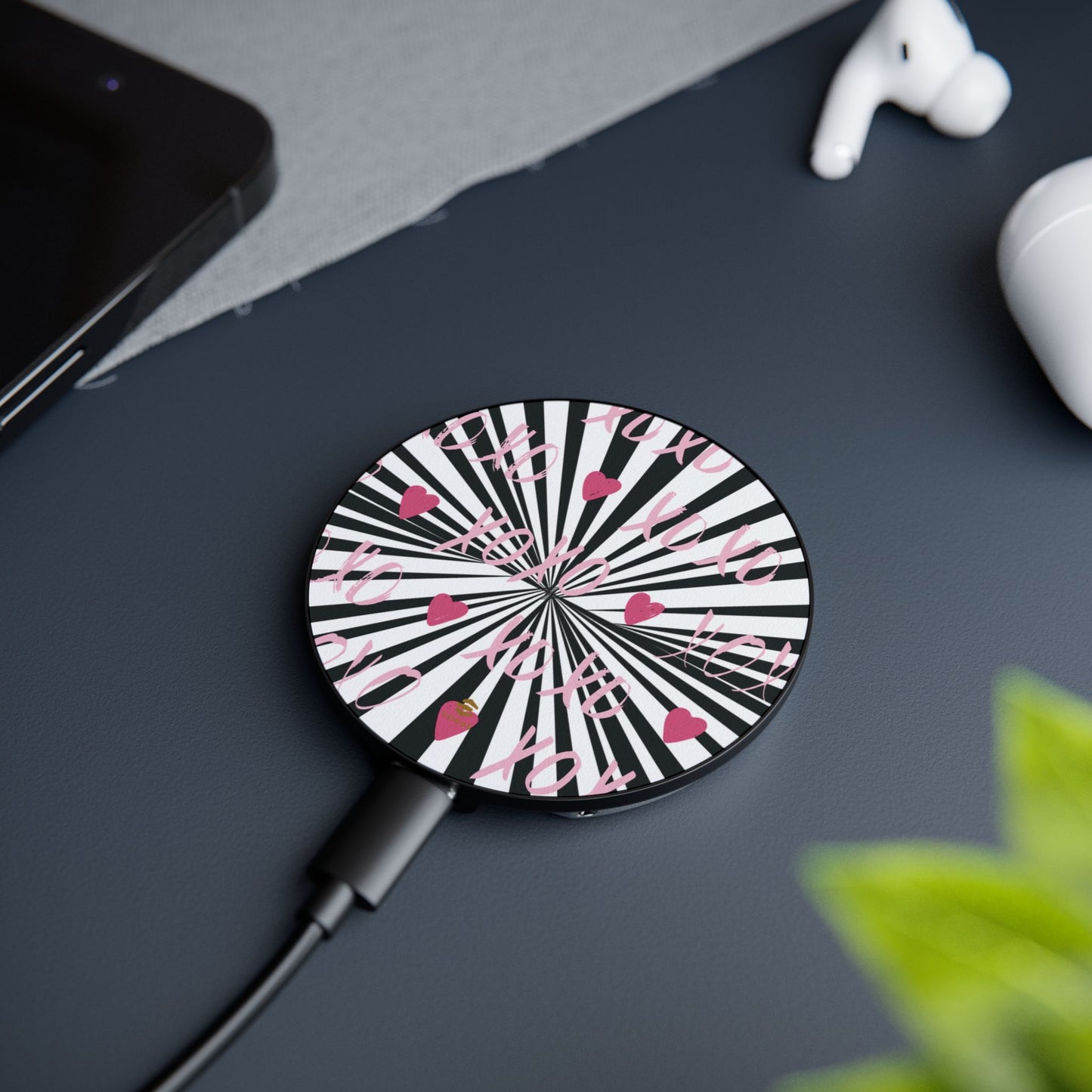 XOXO Funky design - Charger - Valentine's Day Love Gift for Her