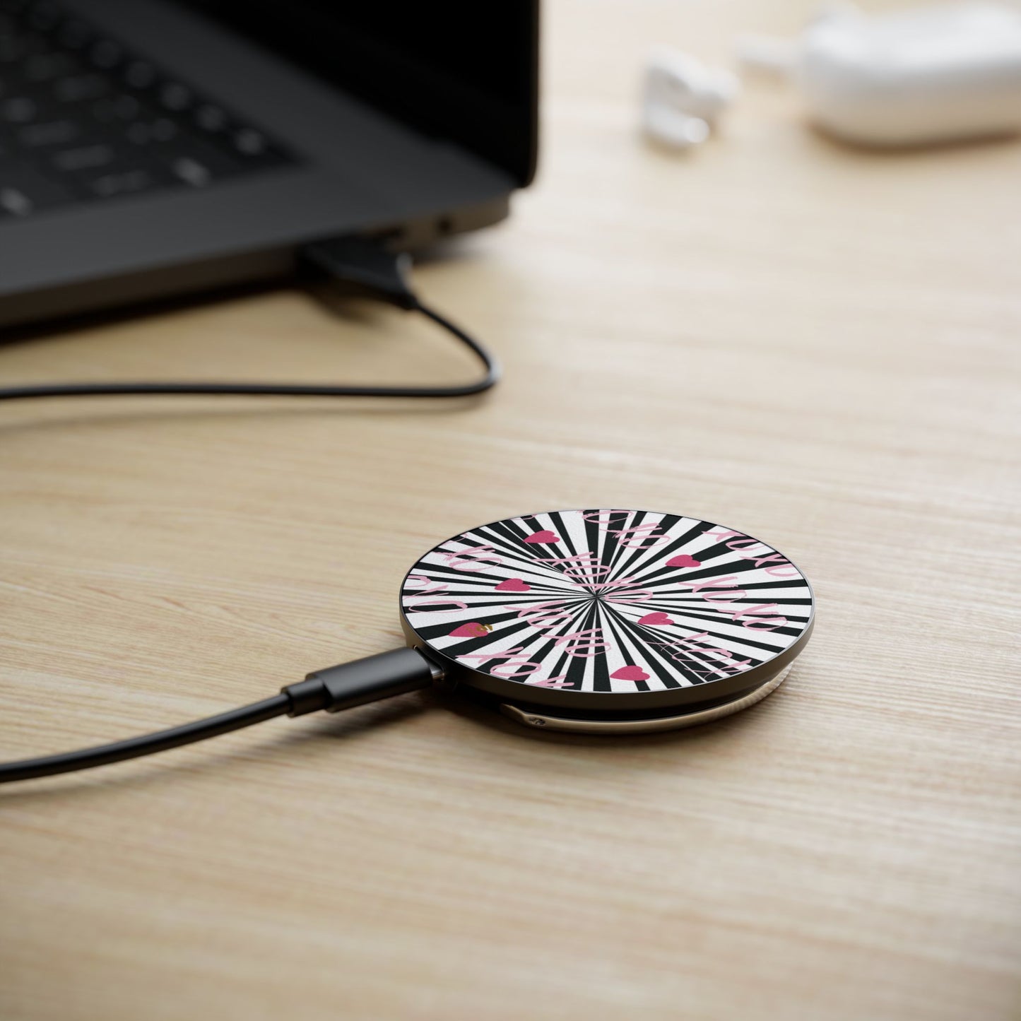 XOXO Funky design - Charger - Valentine's Day Love Gift for Her